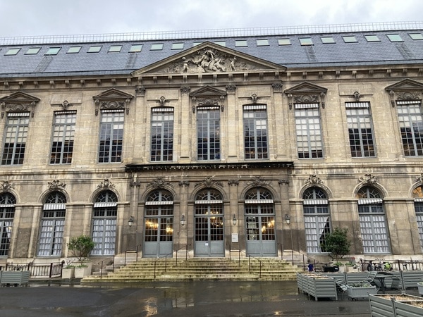 パリの美しいパッサージュとカフェ時間