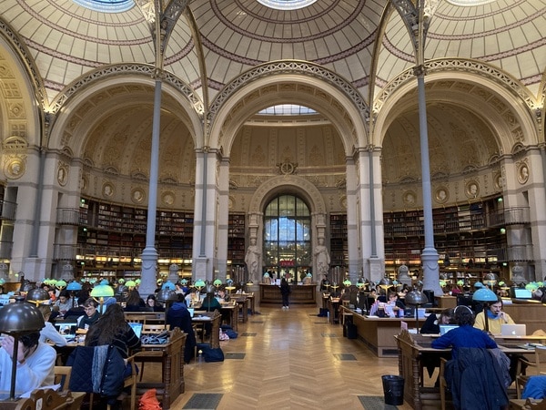 パリの美しいパッサージュとカフェ時間