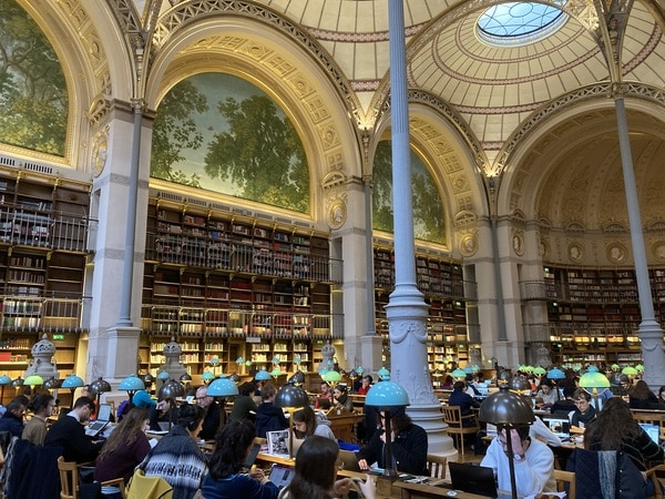 パリの美しいパッサージュとカフェ時間