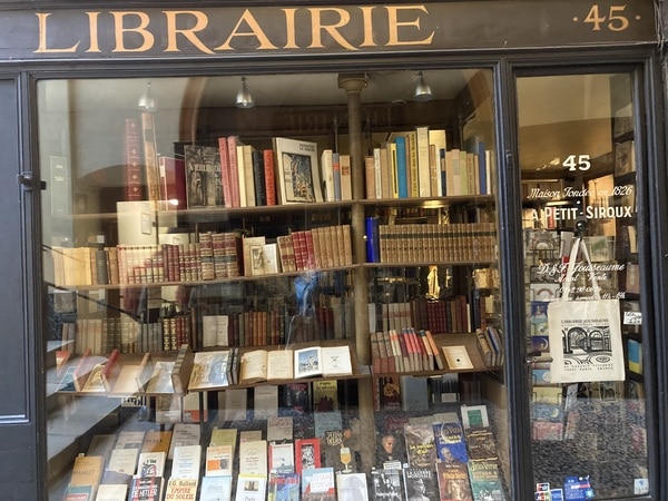 パリの美しいパッサージュとカフェ時間