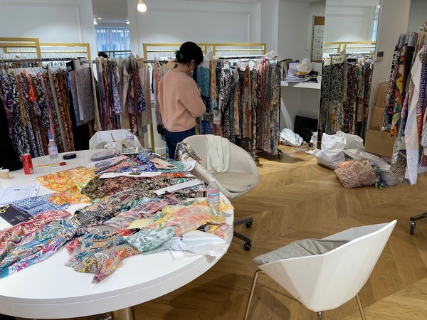 セーヌ川のほとりで米津玄師さんライブ＆生地選び最前線レポート！