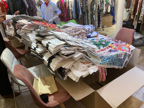 セーヌ川のほとりで米津玄師さんライブ＆生地選び最前線レポート！