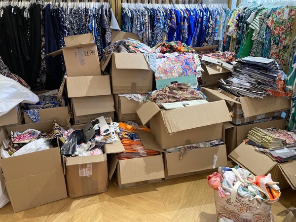 セーヌ川のほとりで米津玄師さんライブ＆生地選び最前線レポート！