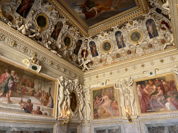 パリからちょっと足を延ばして。世界遺産フォンテーヌブロー宮殿へ！