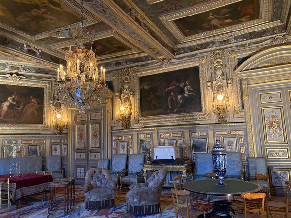 パリからちょっと足を延ばして。世界遺産フォンテーヌブロー宮殿へ！