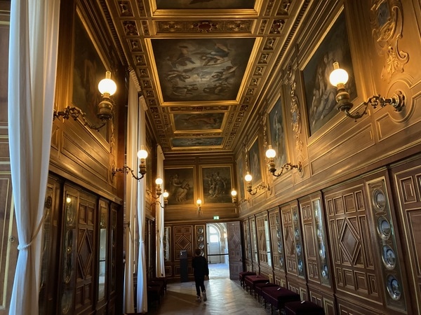 パリからちょっと足を延ばして。世界遺産フォンテーヌブロー宮殿へ！