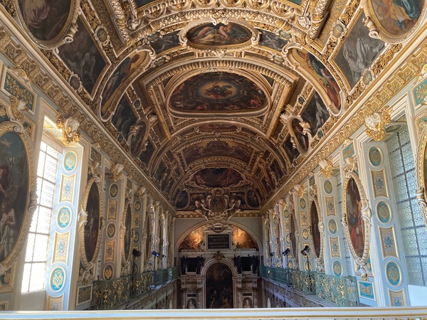 パリからちょっと足を延ばして。世界遺産フォンテーヌブロー宮殿へ！