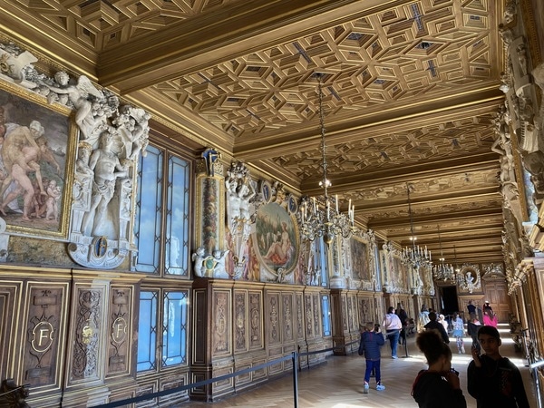 パリからちょっと足を延ばして。世界遺産フォンテーヌブロー宮殿へ！