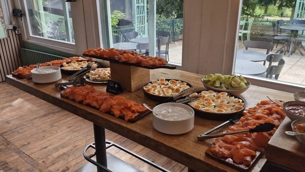 ヴァンセンヌの森「シャレ・デュ・ラック」で湖畔の贅沢ブランチ