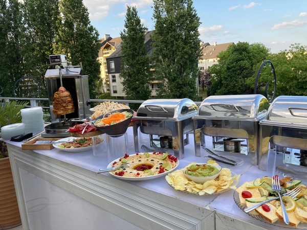 美食とダンスに心躍る！ユダヤ教の「バル・ミツワー」パーティーで異文化体験