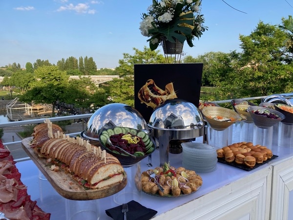 美食とダンスに心躍る！ユダヤ教の「バル・ミツワー」パーティーで異文化体験