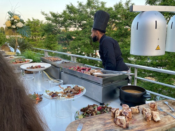 美食とダンスに心躍る！ユダヤ教の「バル・ミツワー」パーティーで異文化体験