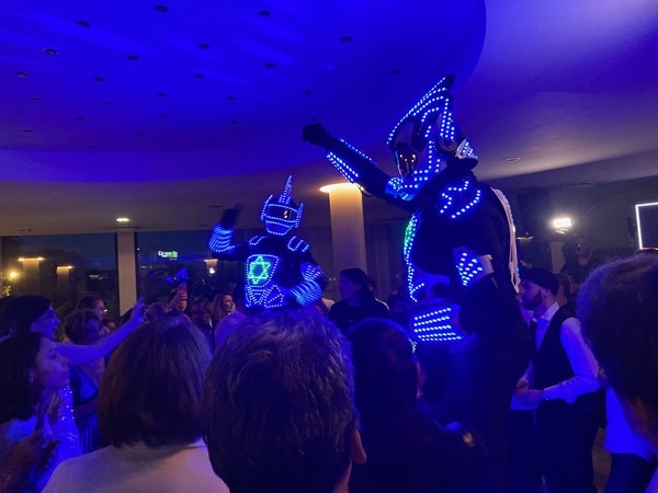 美食とダンスに心躍る！ユダヤ教の「バル・ミツワー」パーティーで異文化体験