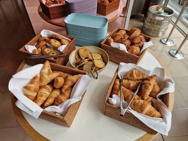 夏のパリ！セーヌ河畔のブランチと懐かしさあふれる80'sテーマレストラン