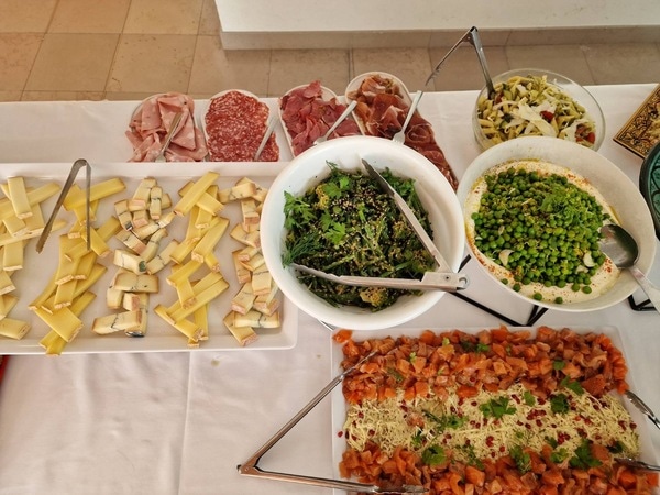 夏のパリ！セーヌ河畔のブランチと懐かしさあふれる80'sテーマレストラン