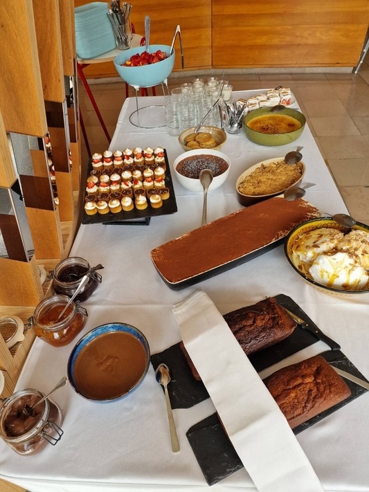 夏のパリ！セーヌ河畔のブランチと懐かしさあふれる80'sテーマレストラン