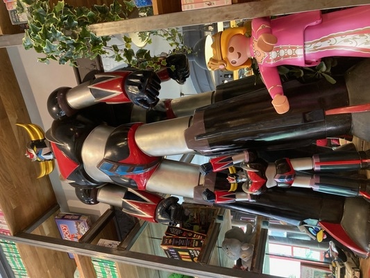 夏のパリ！セーヌ河畔のブランチと懐かしさあふれる80'sテーマレストラン