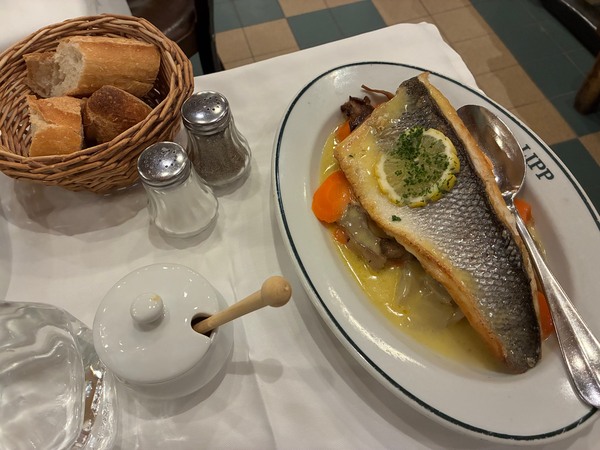 文豪ヘミングウェイも愛した老舗「Lipp」＆フランス最高のコーヒーショップへ