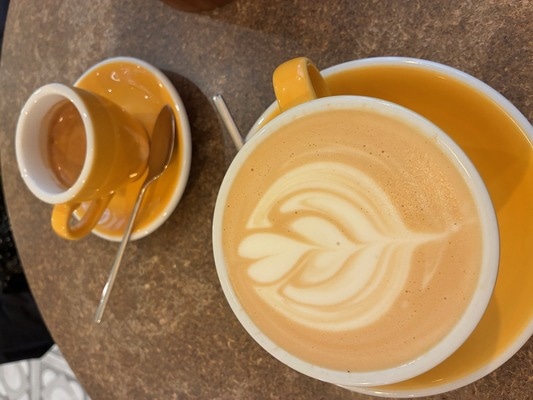 文豪ヘミングウェイも愛した老舗「Lipp」＆フランス最高のコーヒーショップへ