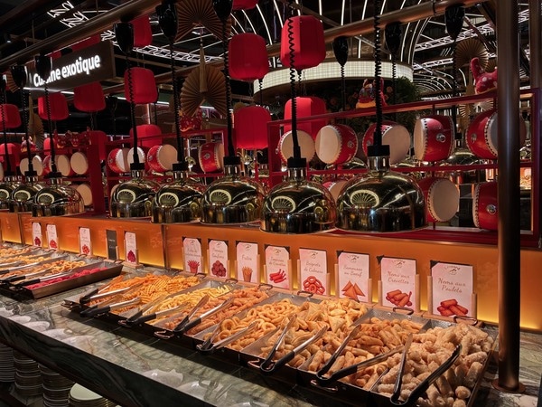 SNSで話題！パリ郊外の巨大ビュッフェ『LEOPARD』へ。お寿司や家庭料理も楽しめる驚きの充実度