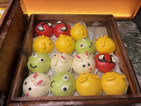 SNSで話題！パリ郊外の巨大ビュッフェ『LEOPARD』へ。お寿司や家庭料理も楽しめる驚きの充実度