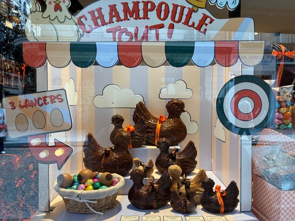 イースターの季節が到来！春の街角で見つけた可愛らしいチョコと注目店『PLAQ』