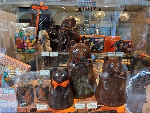 イースターの季節が到来！春の街角で見つけた可愛らしいチョコと注目店『PLAQ』