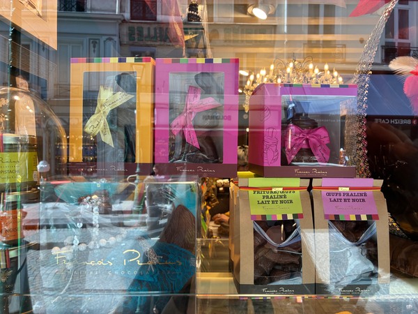 イースターの季節が到来！春の街角で見つけた可愛らしいチョコと注目店『PLAQ』