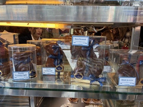 イースターの季節が到来！春の街角で見つけた可愛らしいチョコと注目店『PLAQ』