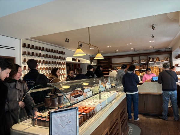 ルイ・ヴィトンのカフェでも活躍！マキシム・フレデリックさんのお店『Plein Coeur』へ。