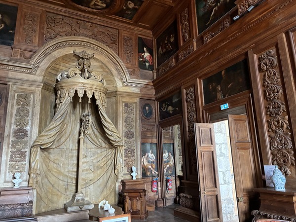 【後編】南西フランスの夏休み！受け継がれる名家のお城と、アートが息づく「漫画の首都」へ