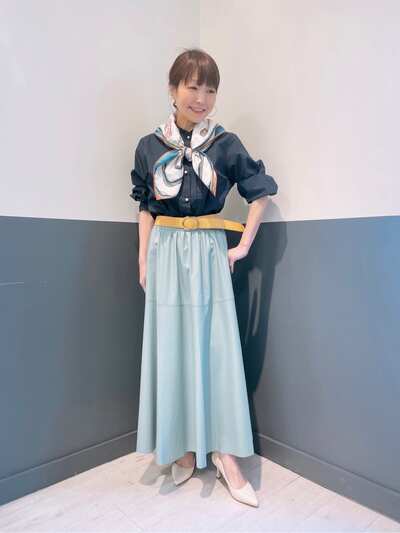 フリル襟ブラウス