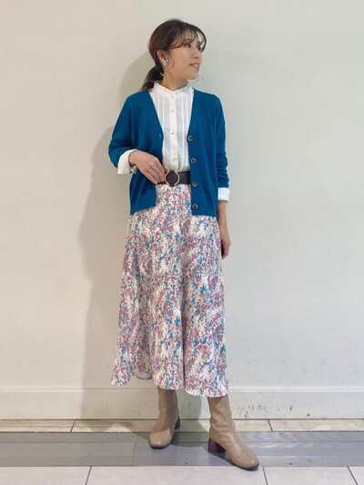 フリル襟ブラウス