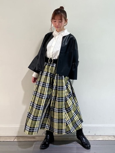 フリル襟ブラウス