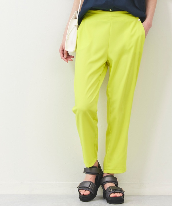 テーパードパンツ