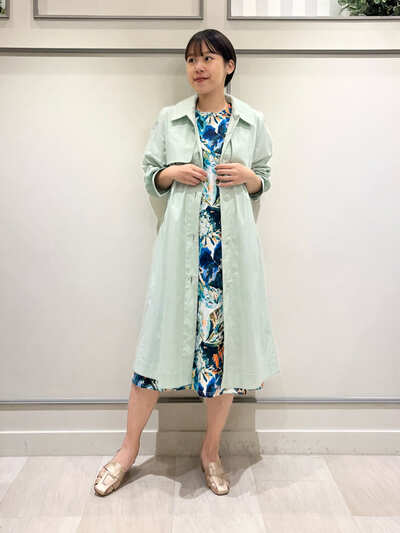 軽量トレンチコート