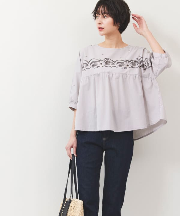 ビジューブラウス