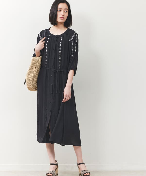 刺繍ワンピース