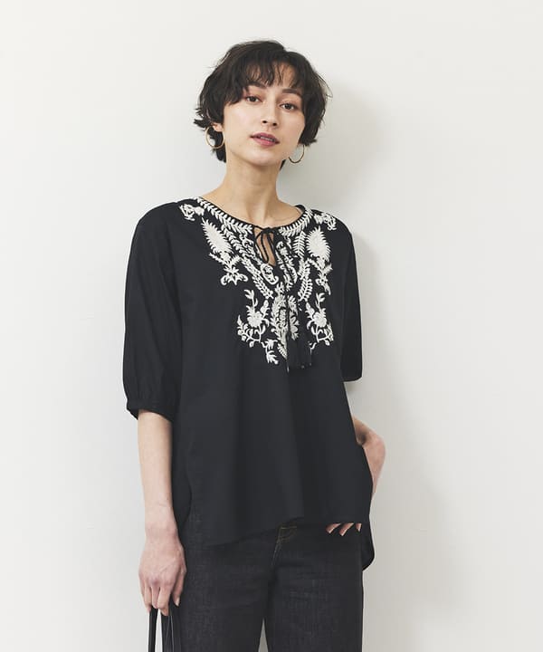 配色刺繍ブラウス