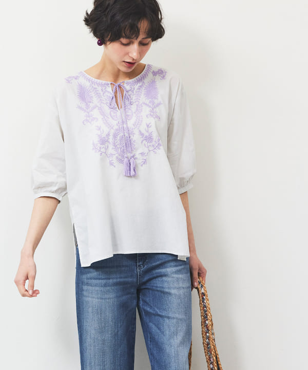 配色刺繍ブラウス