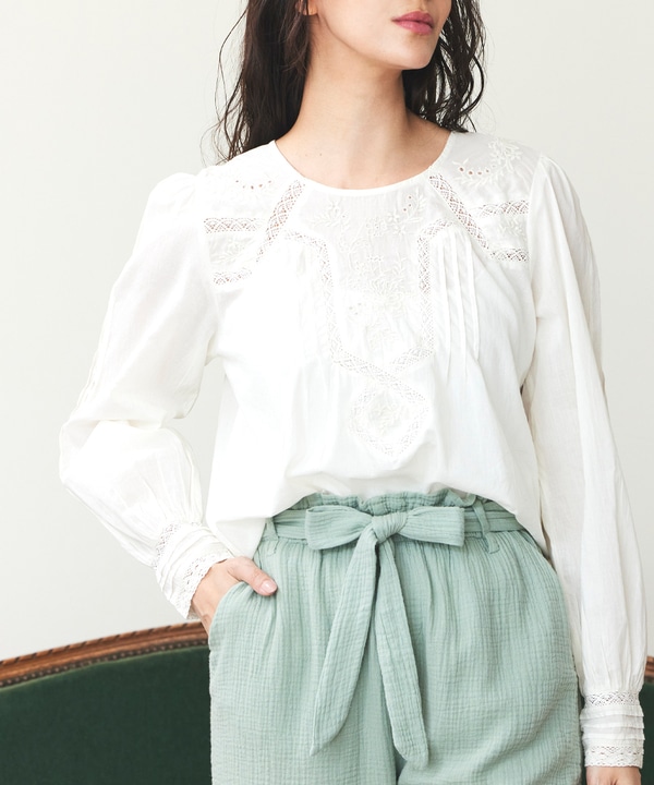 刺繍ブラウス