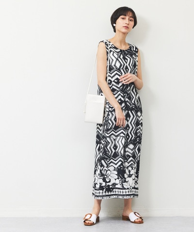 モノトーンパネル柄ワンピース