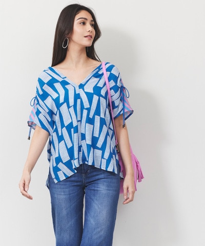 異柄切り替えブラウス