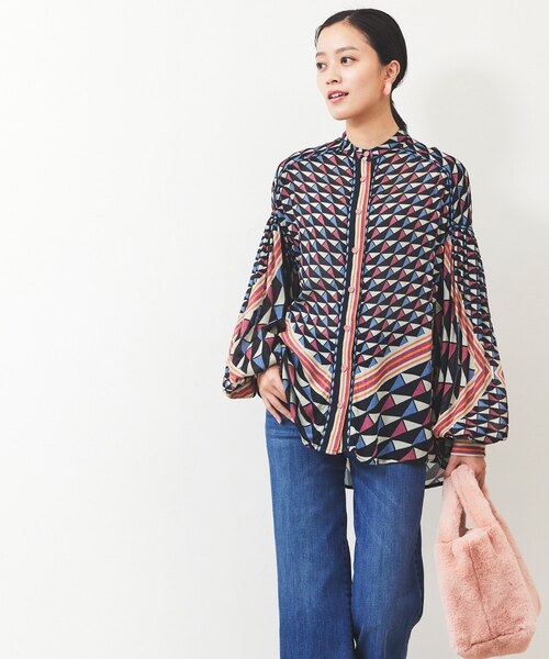 ジオプリントバルーン袖ブラウス