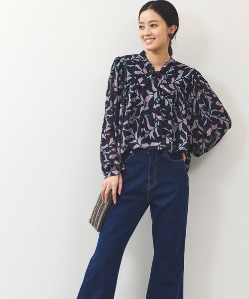 ボウタイブラウス