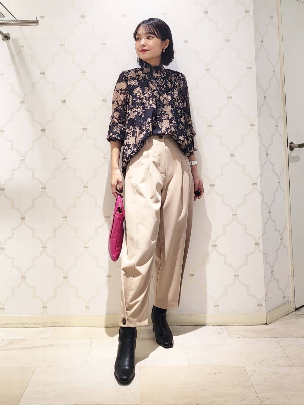 フラワーシャーリングブラウス