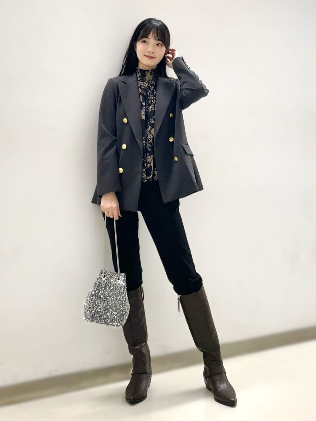 フラワーシャーリングブラウス