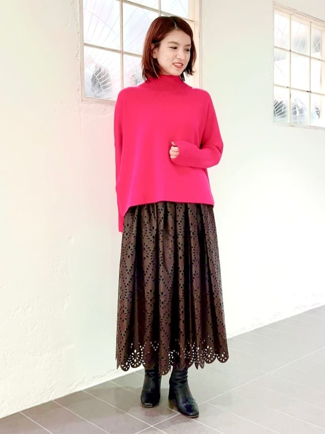 パンチングレザースカート