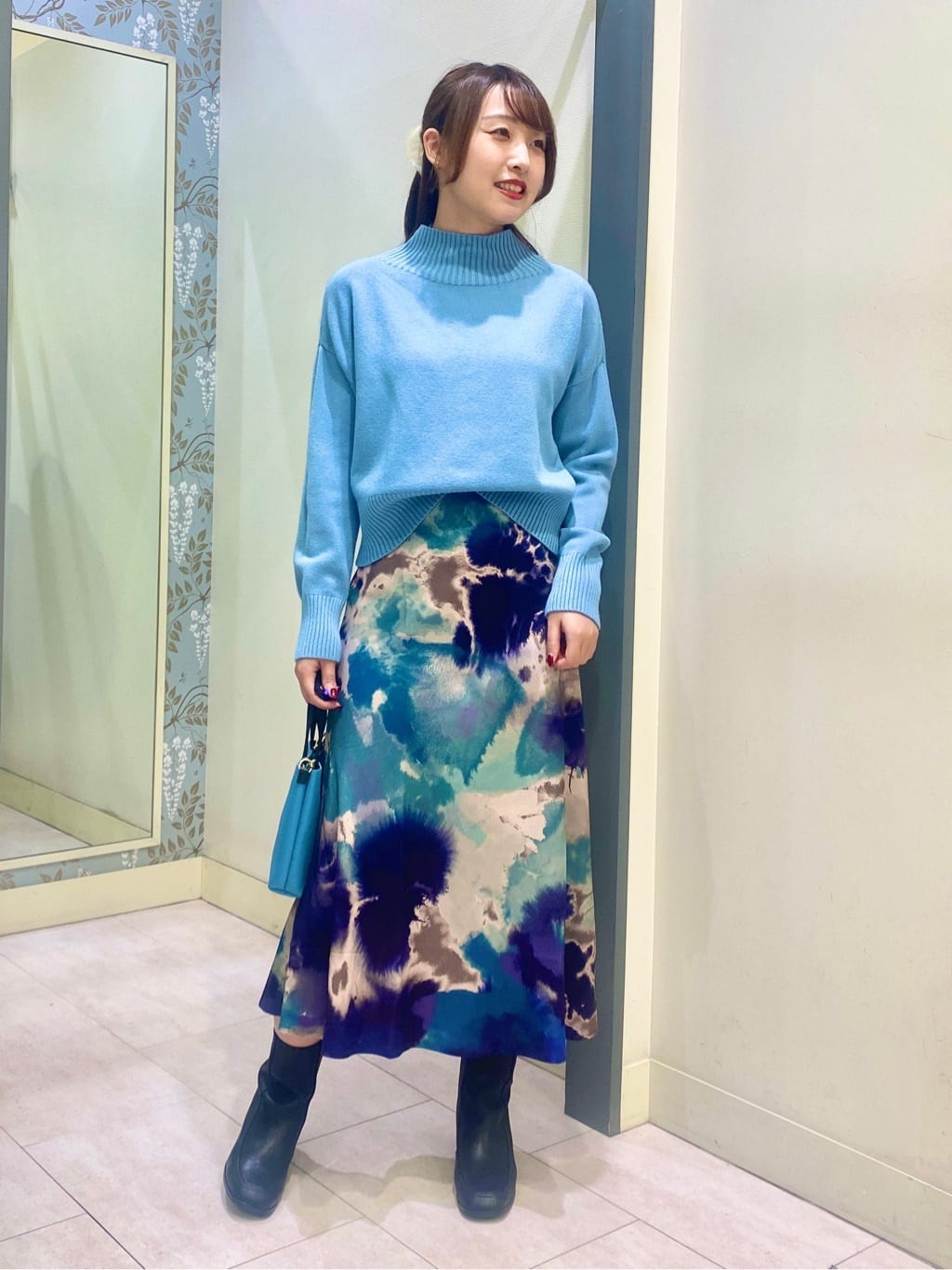 コンパクトハイネックニット