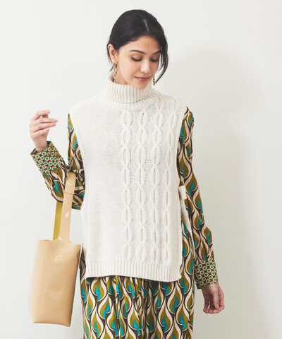 ケーブル柄ニットベスト